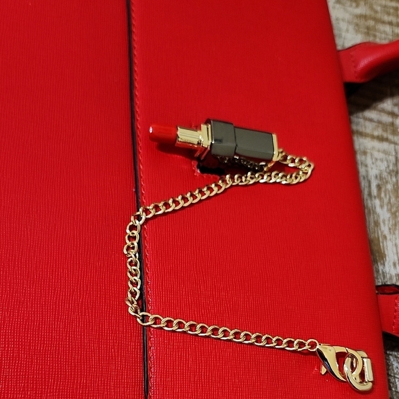 Chic Red Handbag with Gold Accents - Picture 5 of 13